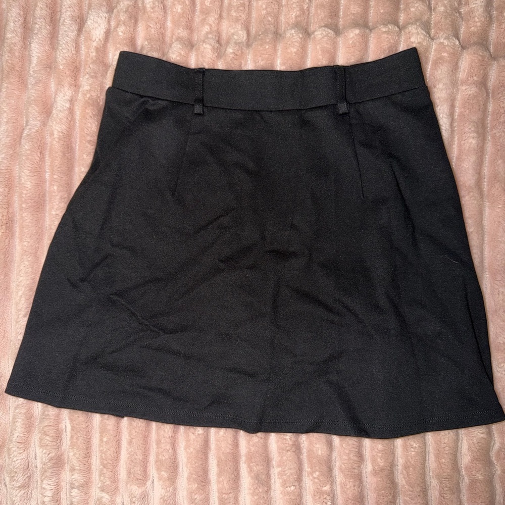 HALARA Black Skort with Inner Shorts and Tag - Picture 2 of 2